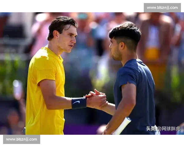 曼联 7 号传奇跨界赋能！德雷珀携红魔战袍剑指温网