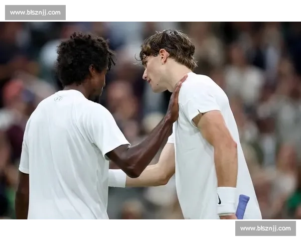 曼联 7 号传奇跨界赋能！德雷珀携红魔战袍剑指温网